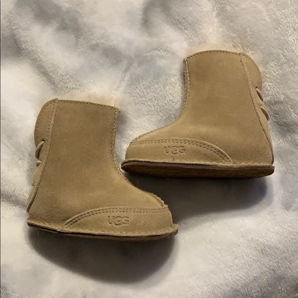 UGG - Picture 2 of 9